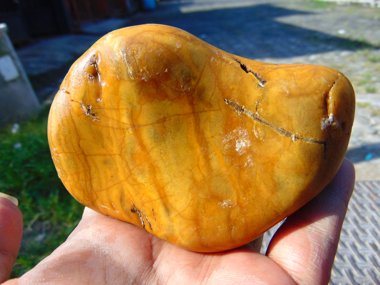 264 gram Polished Indonesia Yellow Fragrance Amber for Healing FK20