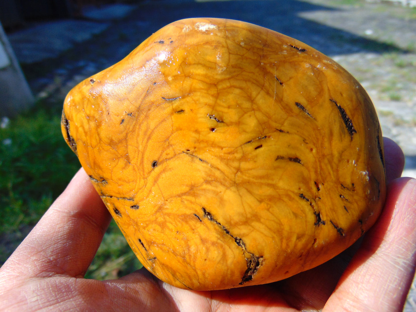 264 gram Polished Indonesia Yellow Fragrance Amber for Healing FK20