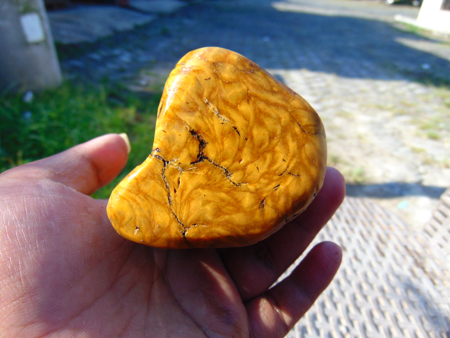 270 gram Polished Indonesia Yellow Fragrance Amber for Healing KM12
