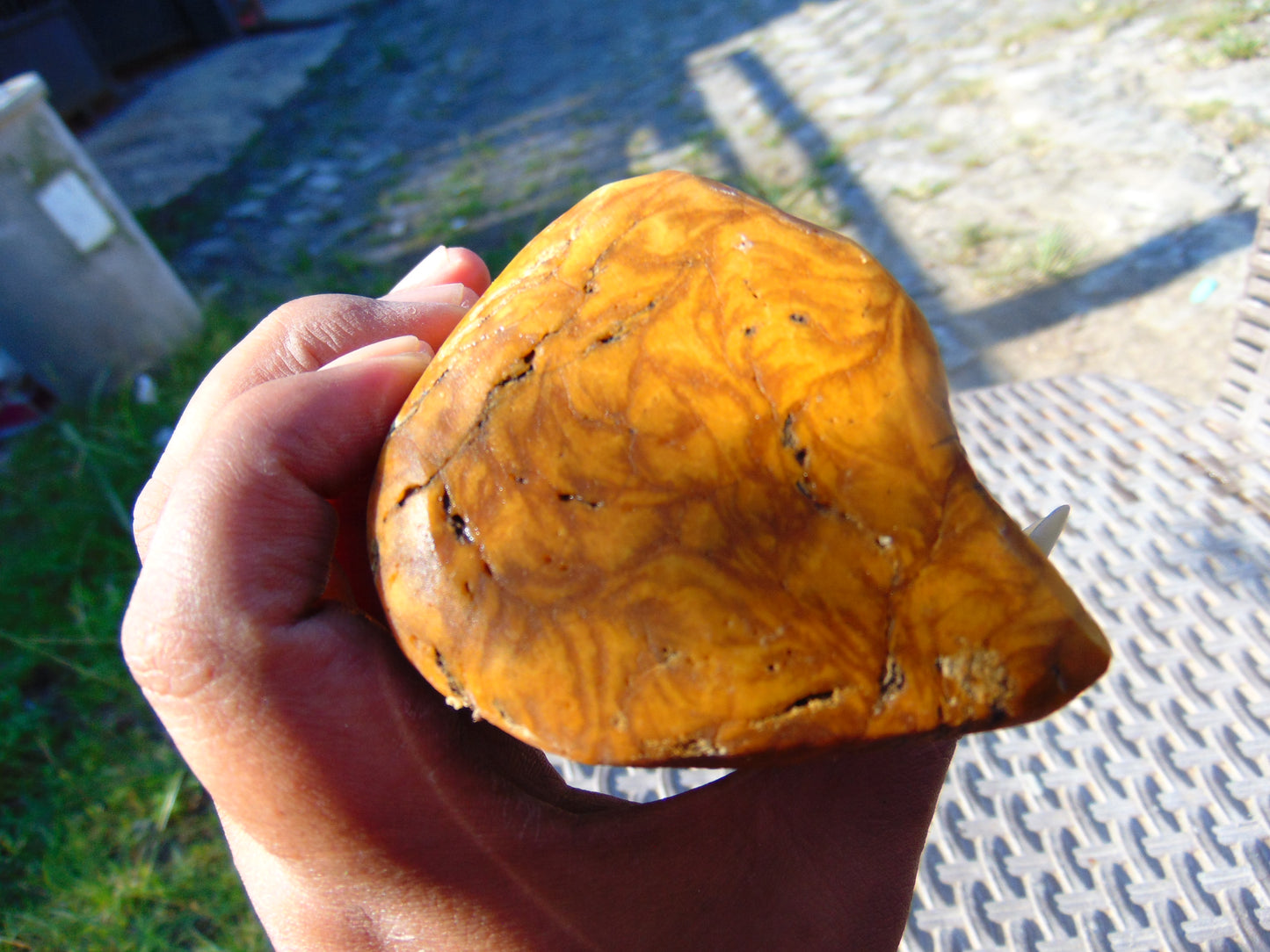270 gram Polished Indonesia Yellow Fragrance Amber for Healing KM12