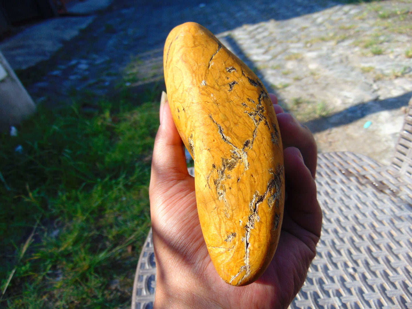 400 gram Polished Indonesia Yellow Fragrance Amber for Healing KM6