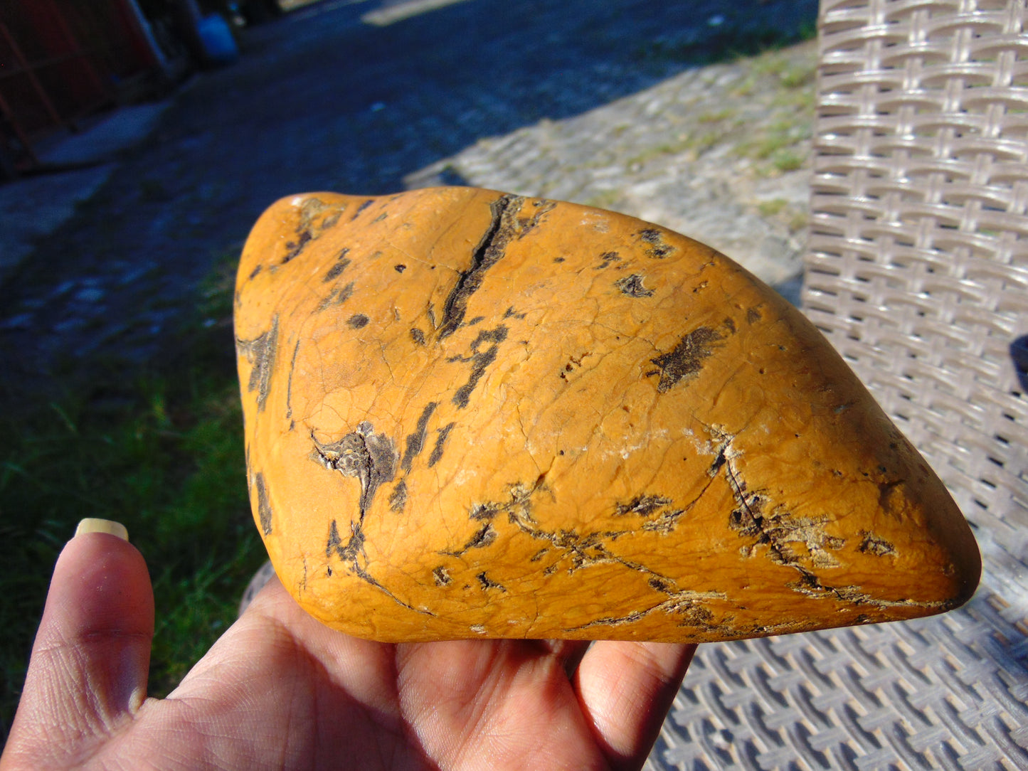 400 gram Polished Indonesia Yellow Fragrance Amber for Healing KM6