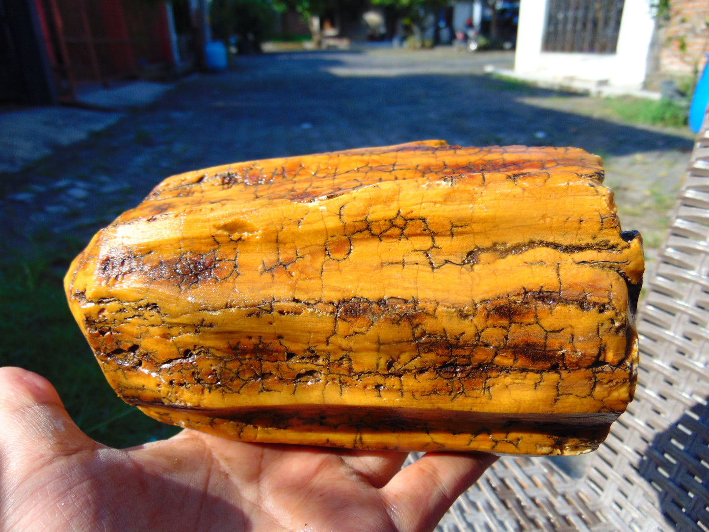 746 gram Polished Indonesia Yellow Fragrance Amber for Healing KM18