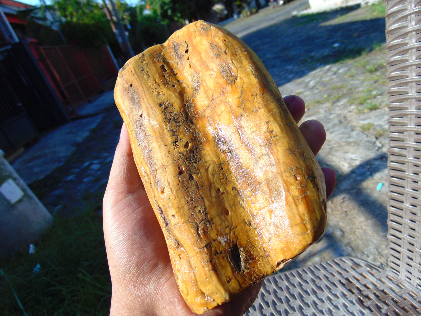 343 gram Polished Indonesia Yellow Fragrance Amber for Healing KM14