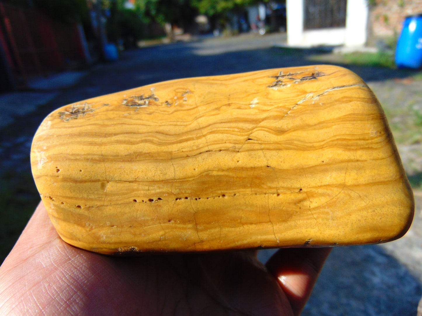 276 gram Polished Indonesia Yellow Fragrance Amber for Healing KM15