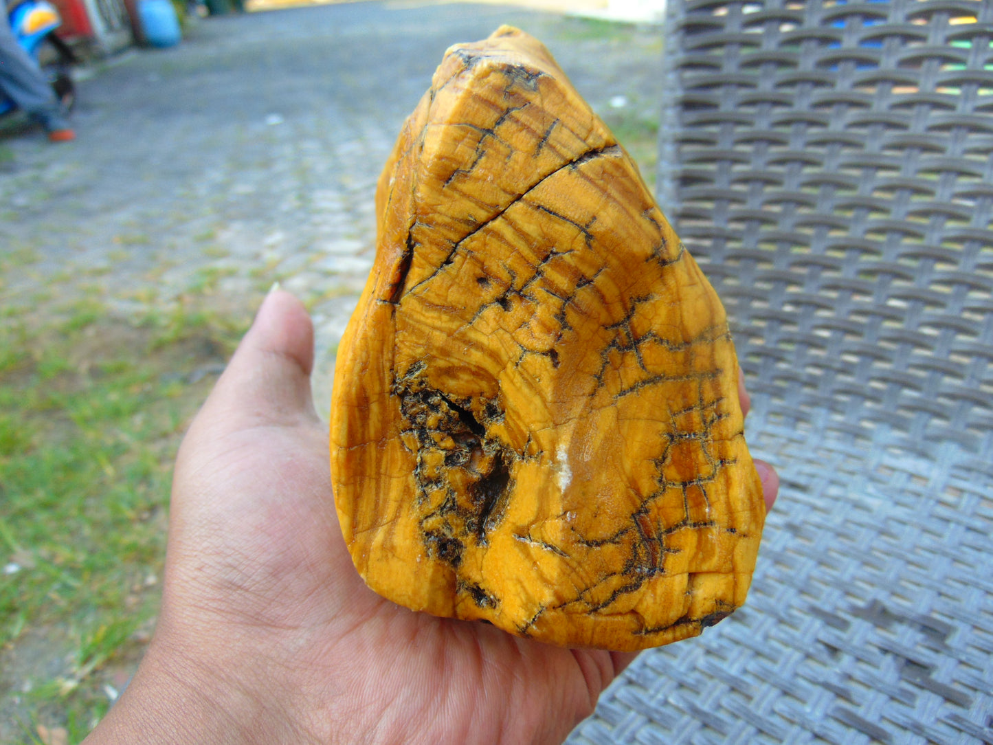 300 gram Polished Indonesia Yellow Fragrance Amber for Healing KM3