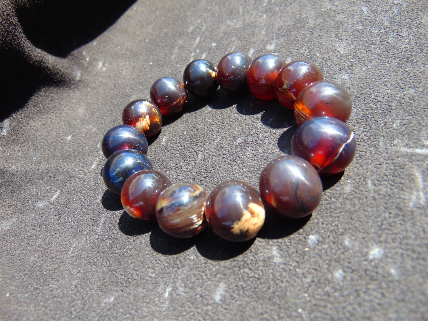 34 gram 14 Beads Mala Bracelet Indonesian Dark Blue Cherry Red Amber 16 mm for Healing FRB17