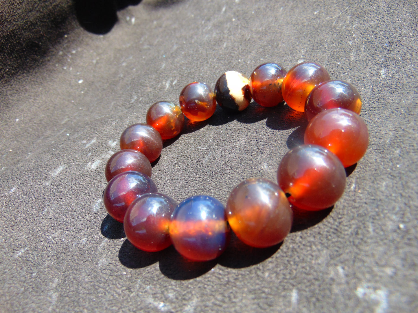 33 gram 14 Beads Mala Bracelet Indonesian Blue Red Amber 16 mm for Healing FRB1
