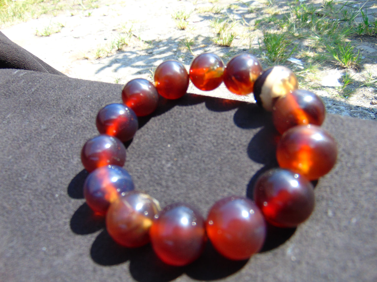 33 gram 14 Beads Mala Bracelet Indonesian Blue Red Amber 16 mm for Healing FRB1