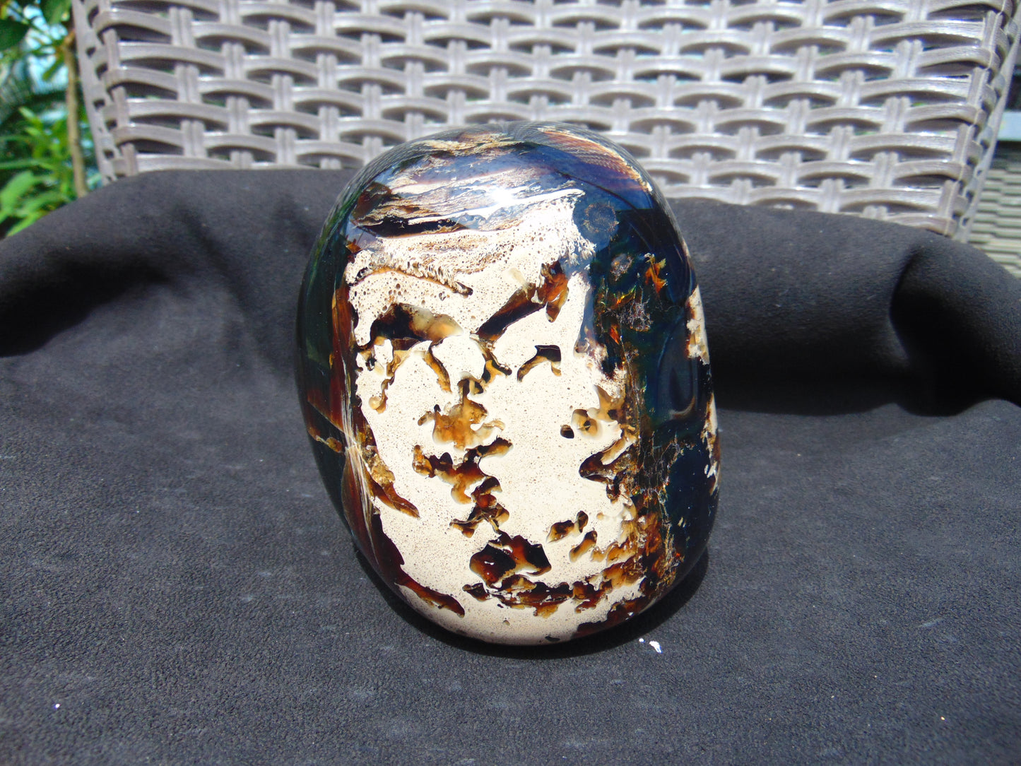 575 gr Full Polished 112x90x70 mm Mushroom Inclusion Indonesia Black Blue Amber for Healing ST5