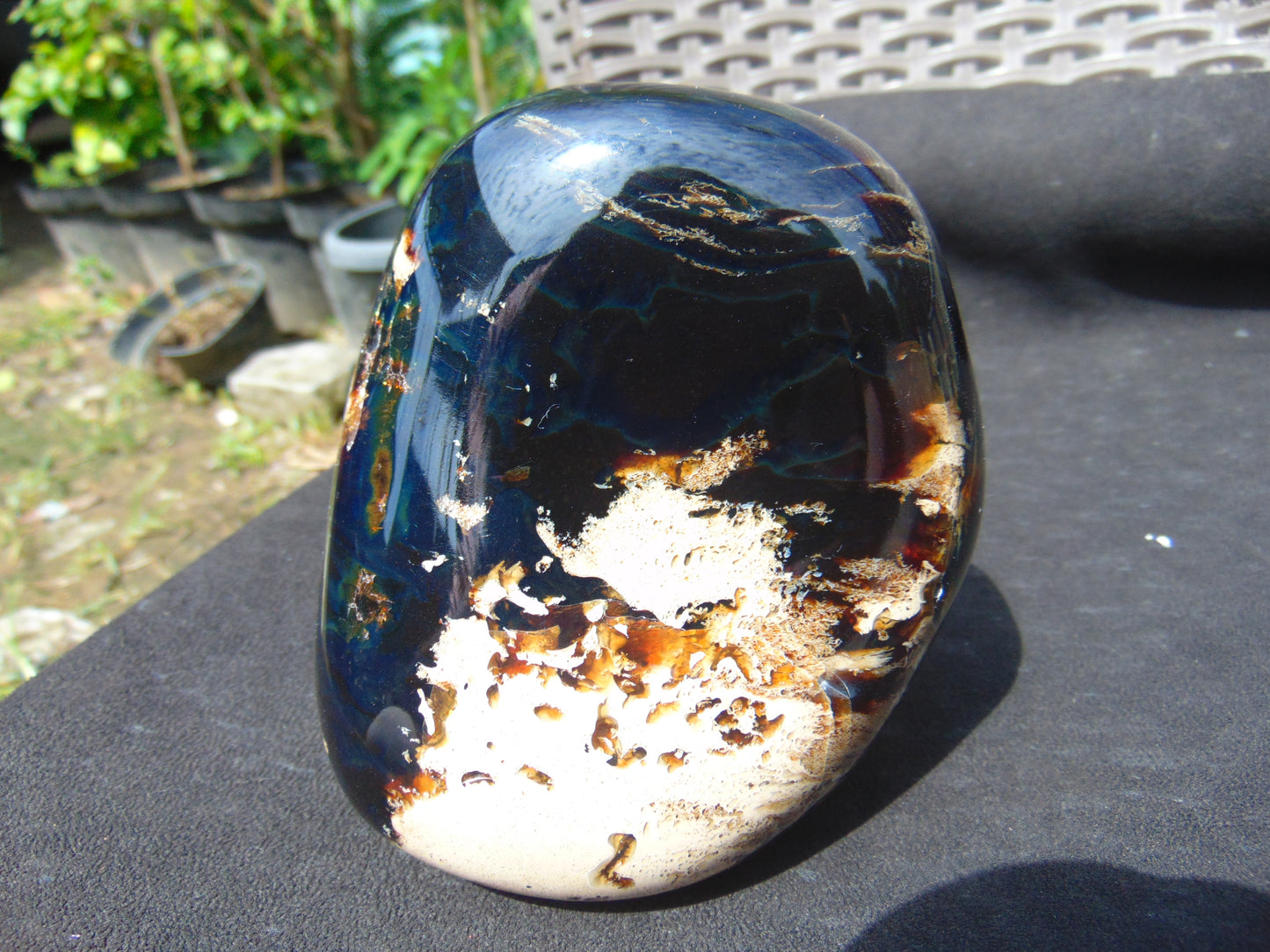 575 gr Full Polished 112x90x70 mm Mushroom Inclusion Indonesia Black Blue Amber for Healing ST5