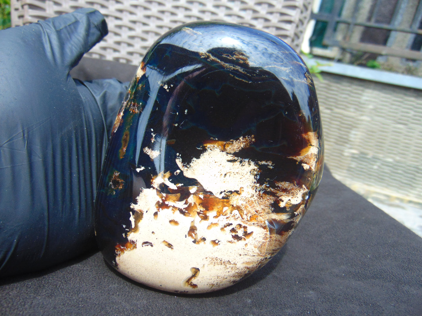 575 gr Full Polished 112x90x70 mm Mushroom Inclusion Indonesia Black Blue Amber for Healing ST5