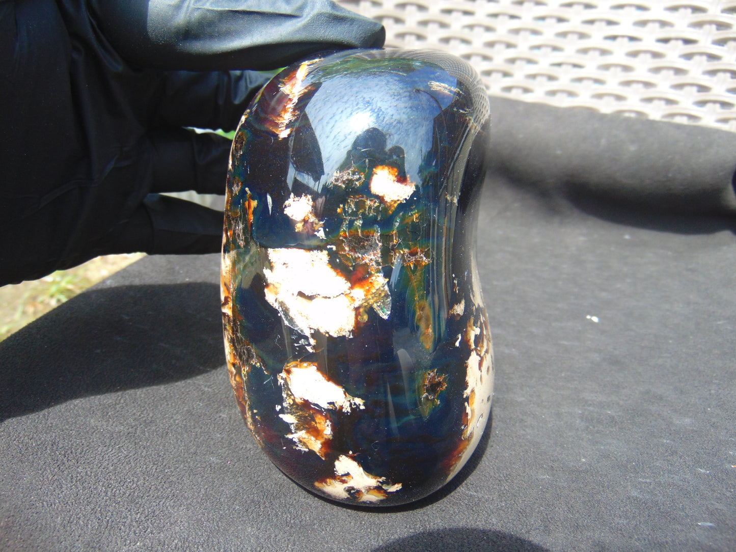 575 gr Full Polished 112x90x70 mm Mushroom Inclusion Indonesia Black Blue Amber for Healing ST5