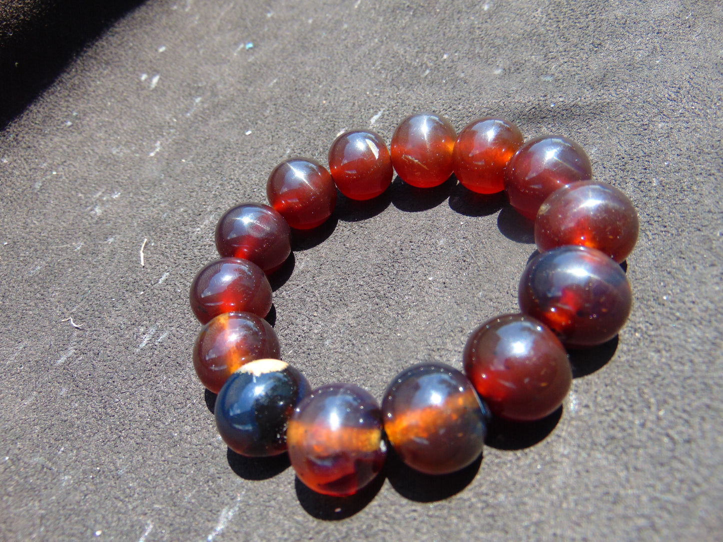 33 gram 14 Beads Mala Bracelet Indonesian Blue Red Amber 16 mm for Healing B15M4