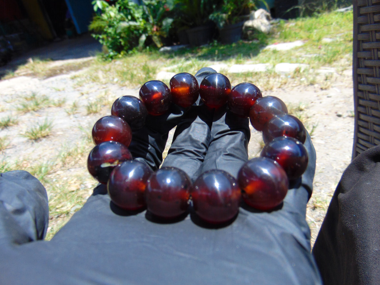 34 gram 14 Beads Mala Bracelet Indonesian Cherry Red Blue Amber 16 mm for Healing B15M8
