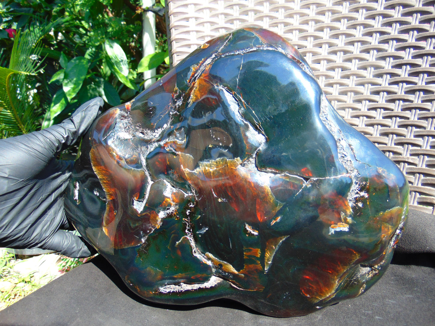 3901 Gr Full Polished Indonesian Green Amber for Healing ML56