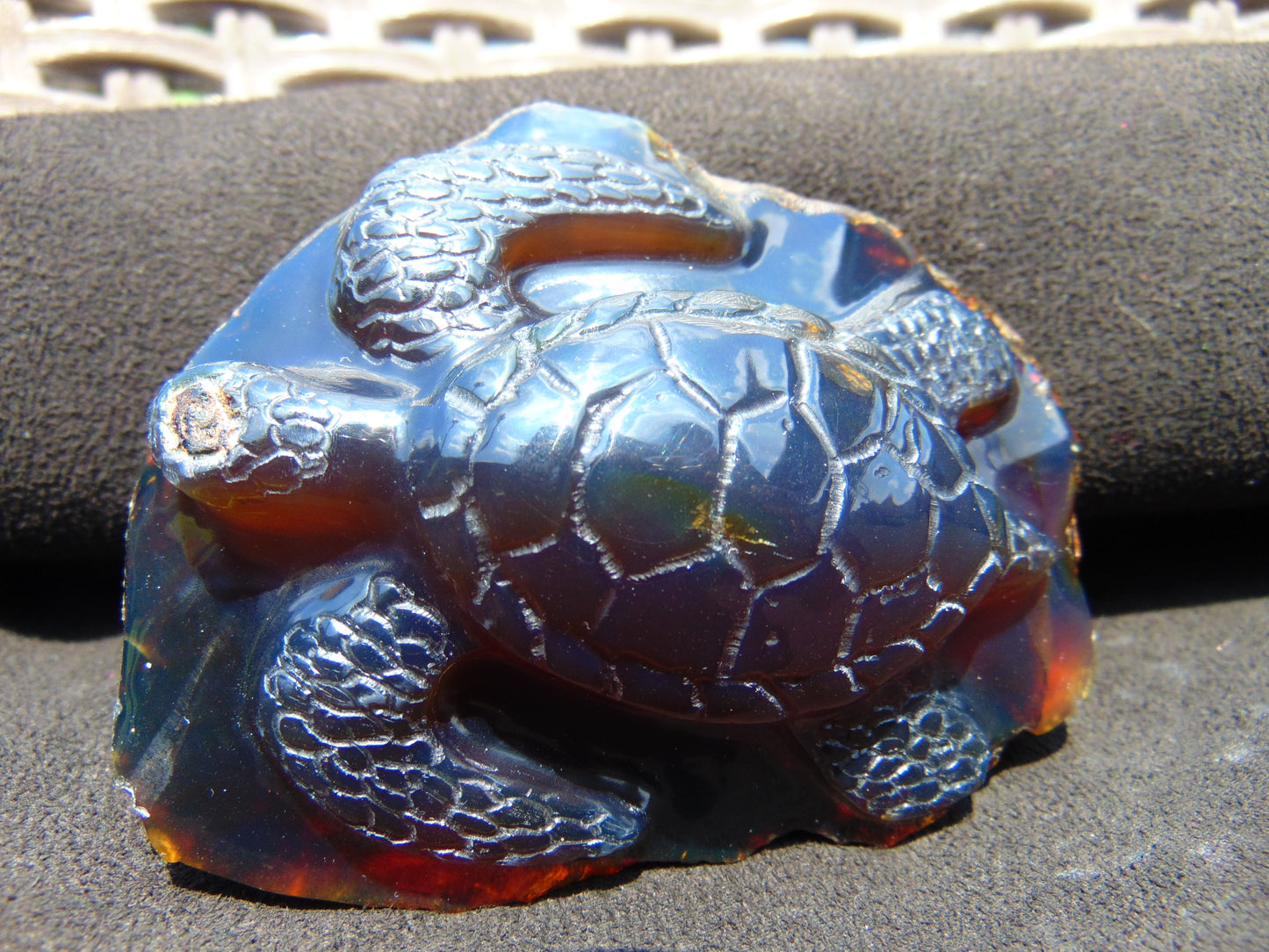 84 gr Sea Turtles Carving 85x67x36 mm Indonesian Blue Amber for Healing AJ200