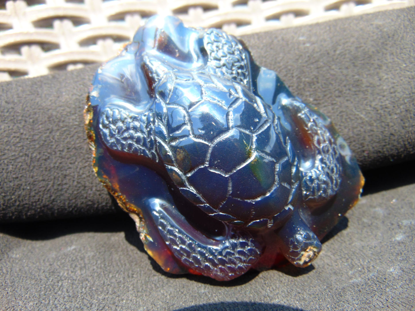 84 gr Sea Turtles Carving 85x67x36 mm Indonesian Blue Amber for Healing AJ200