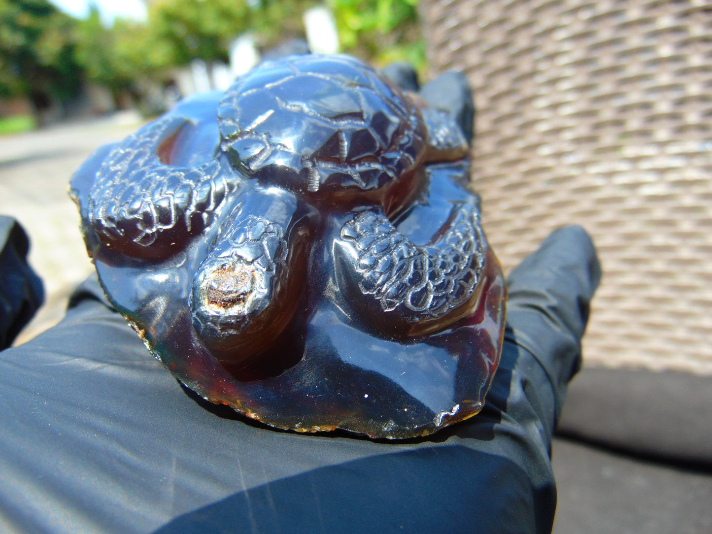 84 gr Sea Turtles Carving 85x67x36 mm Indonesian Blue Amber for Healing AJ200