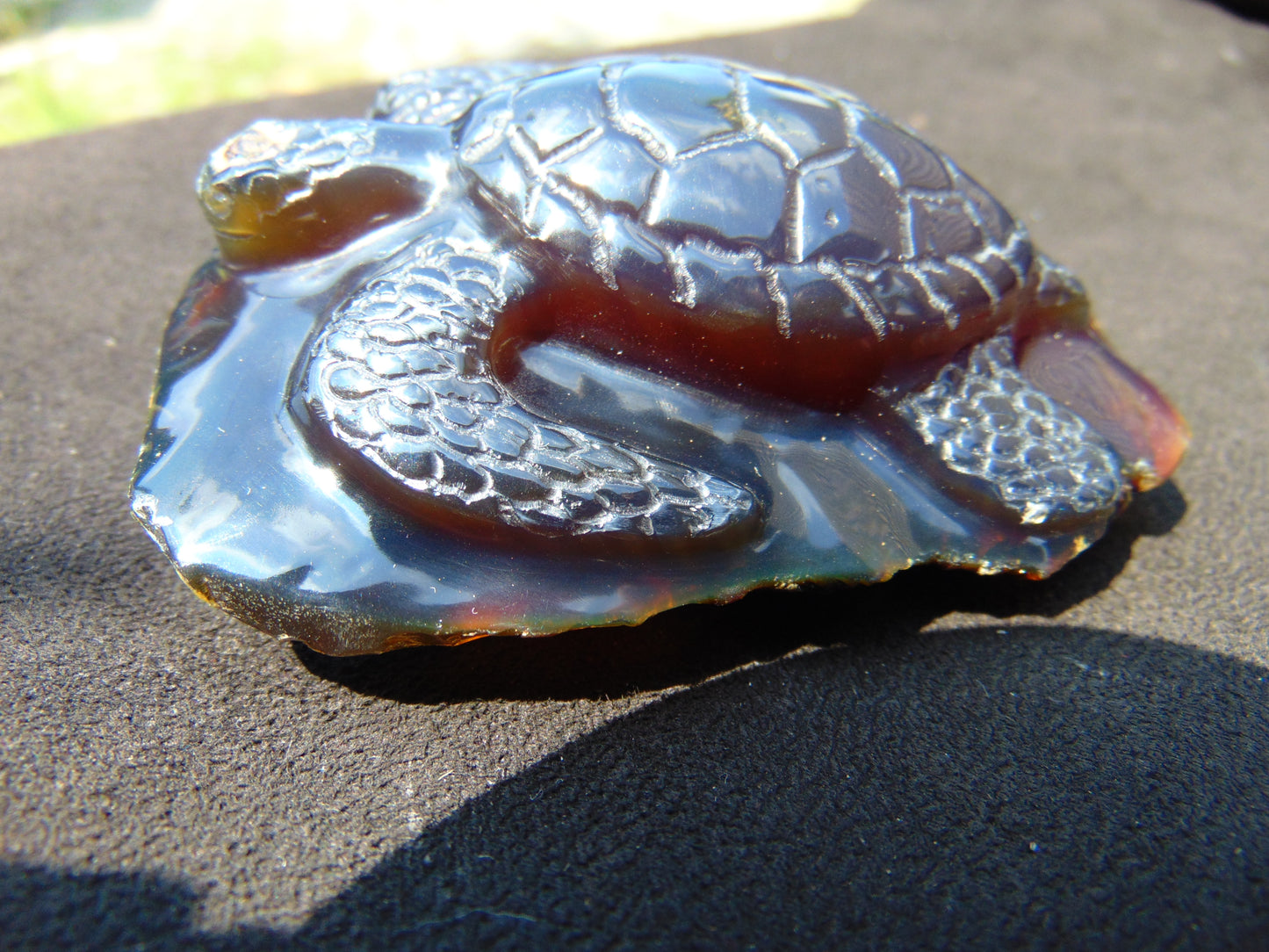 84 gr Sea Turtles Carving 85x67x36 mm Indonesian Blue Amber for Healing AJ200