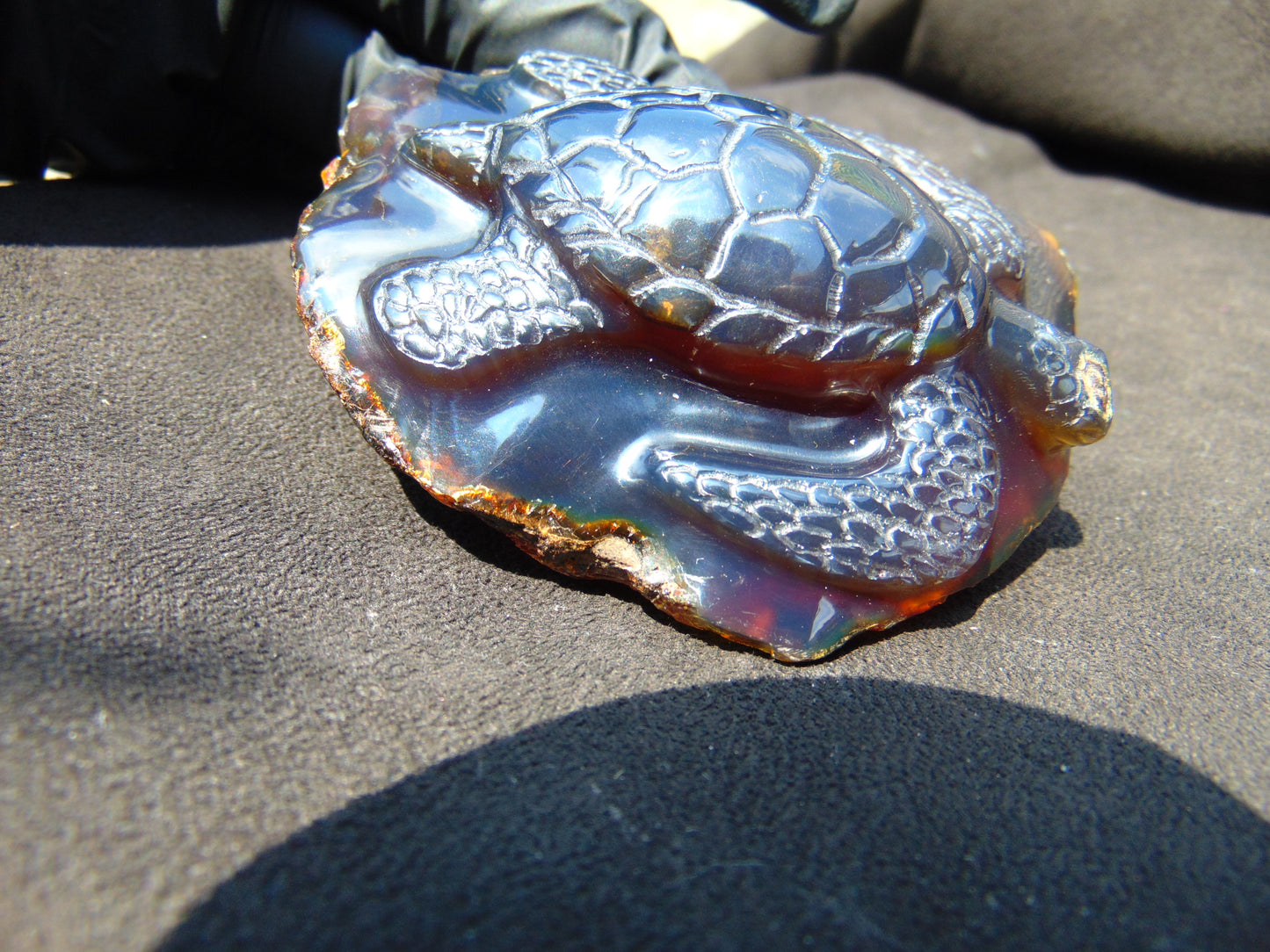 84 gr Sea Turtles Carving 85x67x36 mm Indonesian Blue Amber for Healing AJ200