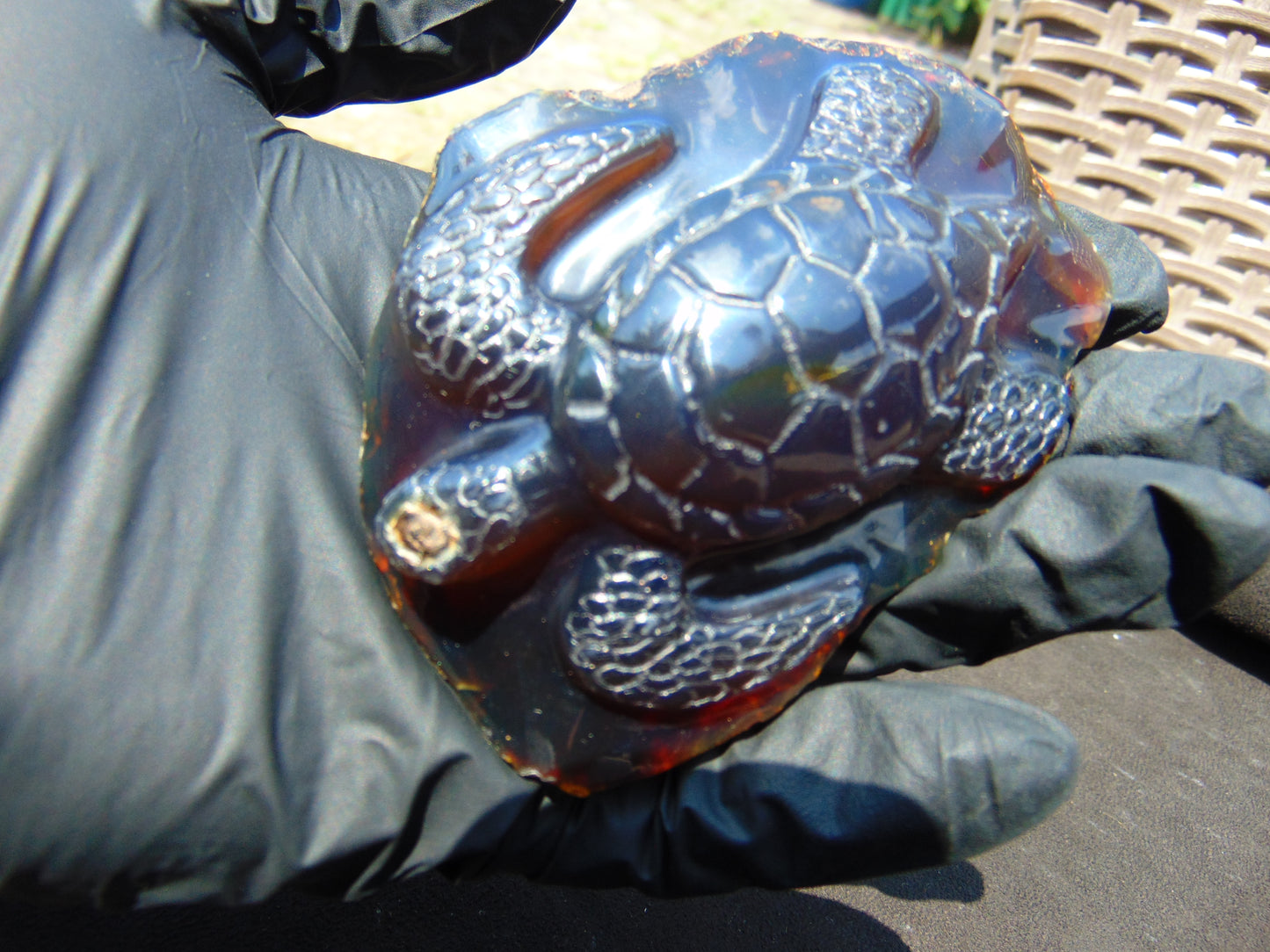 84 gr Sea Turtles Carving 85x67x36 mm Indonesian Blue Amber for Healing AJ200