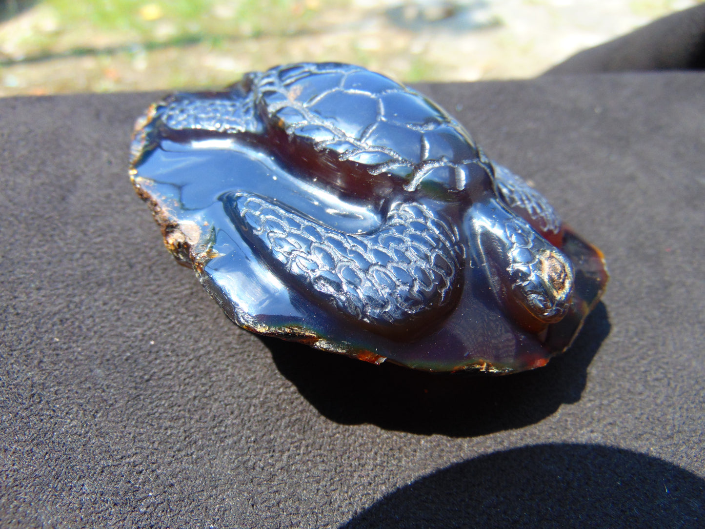 84 gr Sea Turtles Carving 85x67x36 mm Indonesian Blue Amber for Healing AJ200