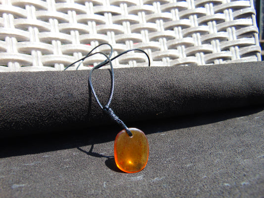 1 gr Pendant Indonesian orange Amber for Healing A538