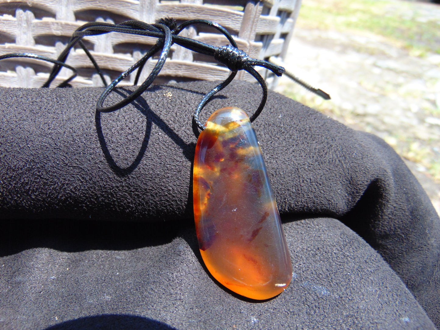 9 gr Pendant Indonesian orange Blue Amber for Healing A87