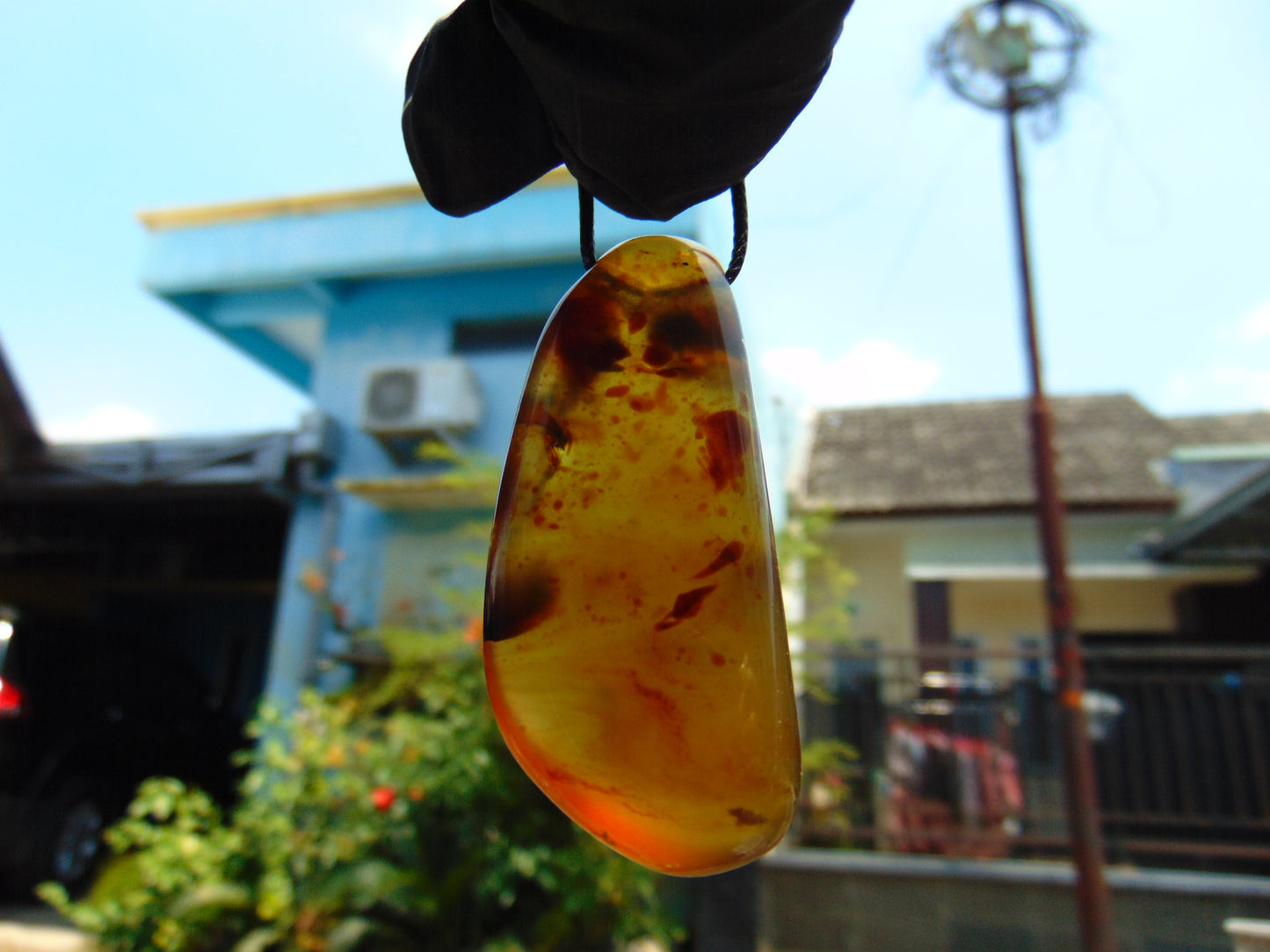 9 gr Pendant Indonesian orange Blue Amber for Healing A87