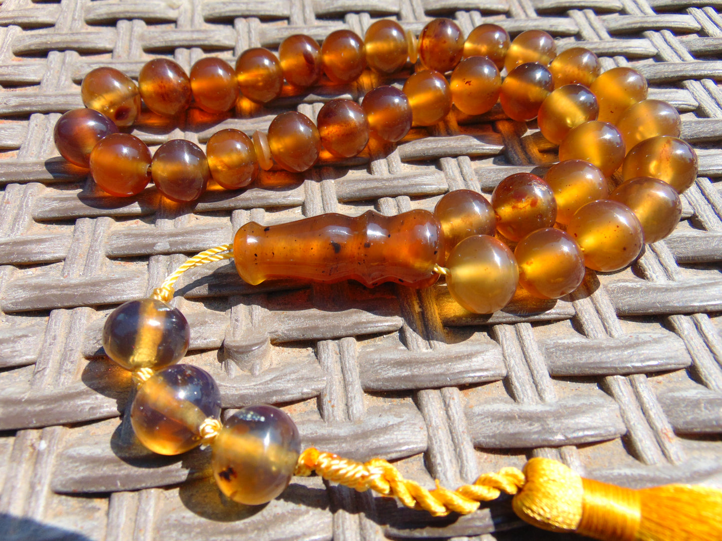 45 gr Hand Tasbih 33+3 Beads 12 mm Indonesian Yellow Bluish Amber for Healing TB12i2