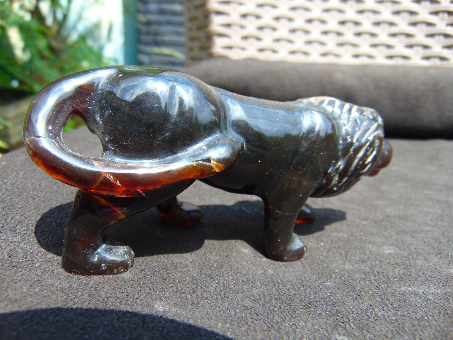 68 gr The 3D lion carving on Indonesian Cherry Red Amber for Healing L3P1