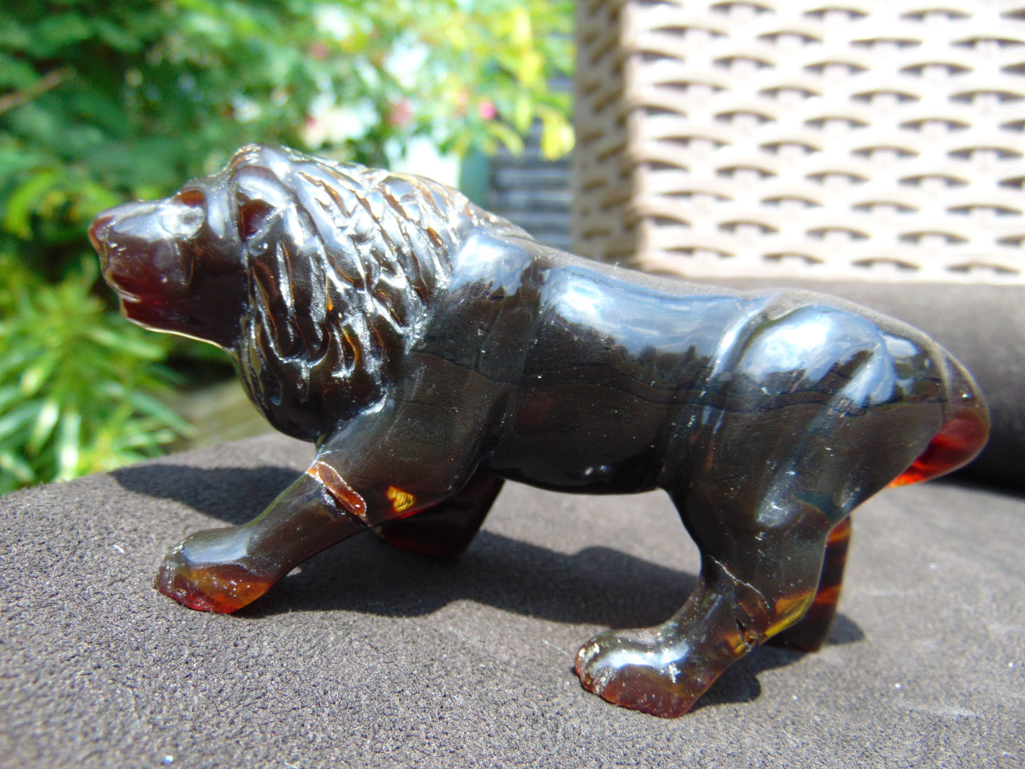 68 gr The 3D lion carving on Indonesian Cherry Red Amber for Healing L3P1