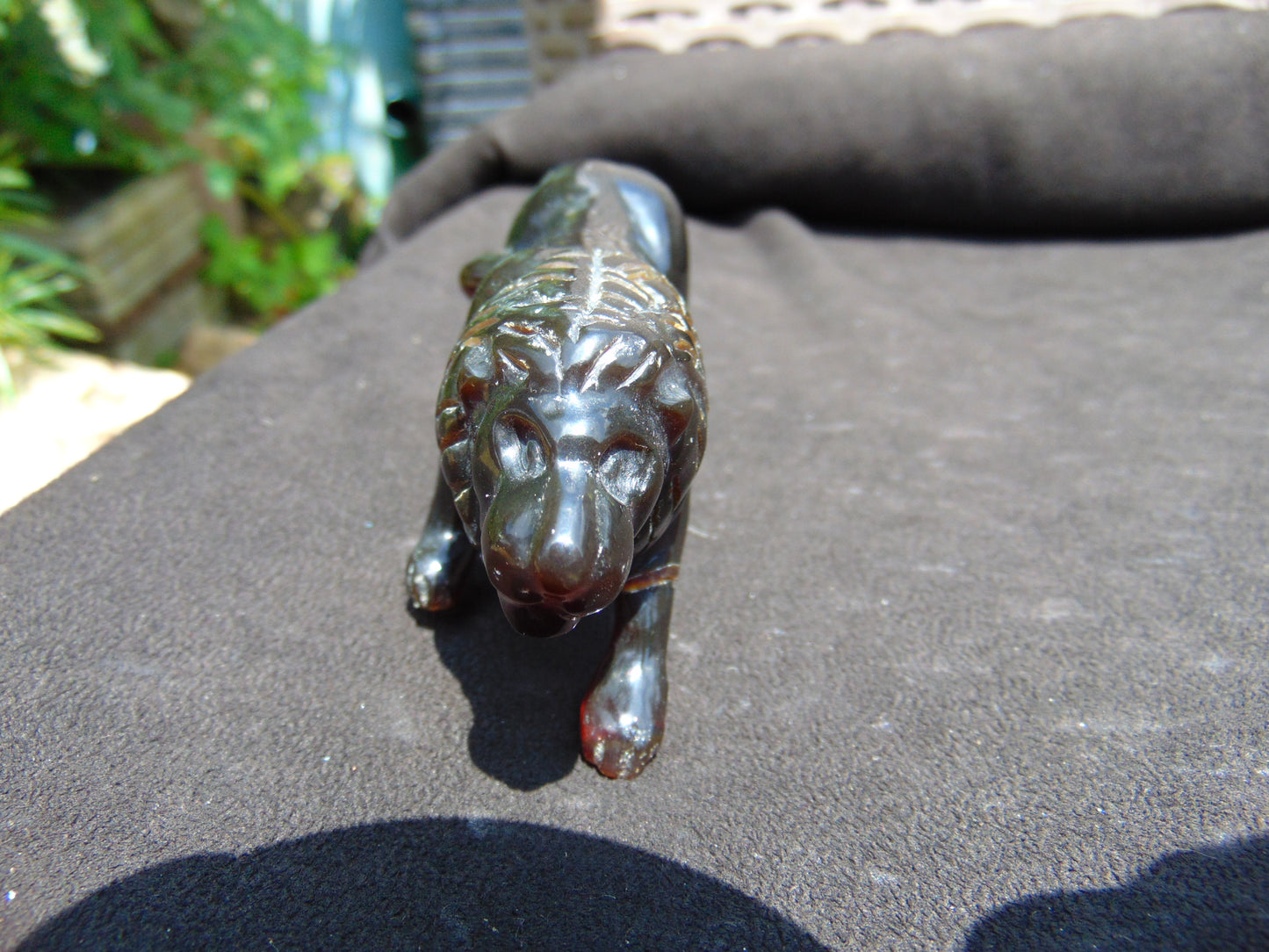 68 gr The 3D lion carving on Indonesian Cherry Red Amber for Healing L3P1