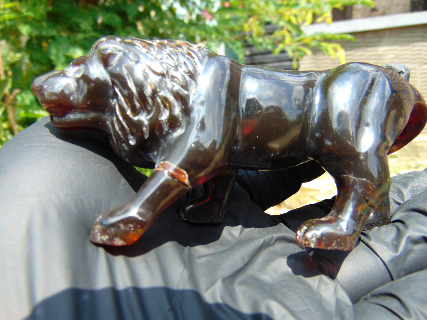 68 gr The 3D lion carving on Indonesian Cherry Red Amber for Healing L3P1