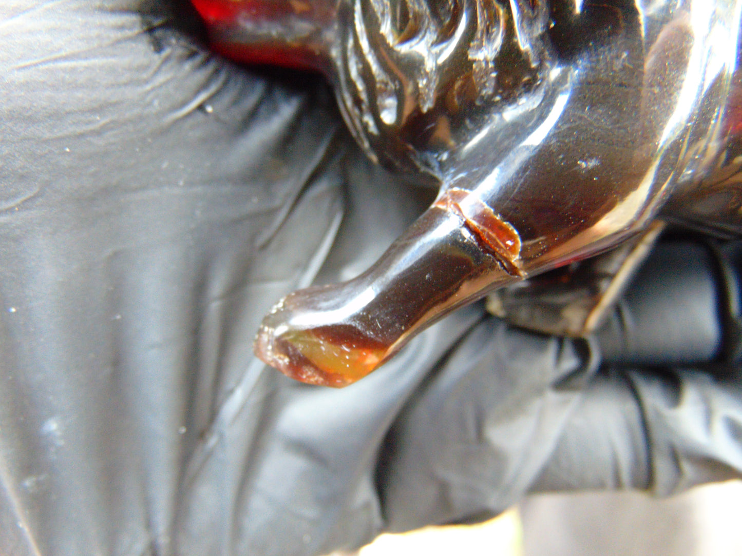 68 gr The 3D lion carving on Indonesian Cherry Red Amber for Healing L3P1