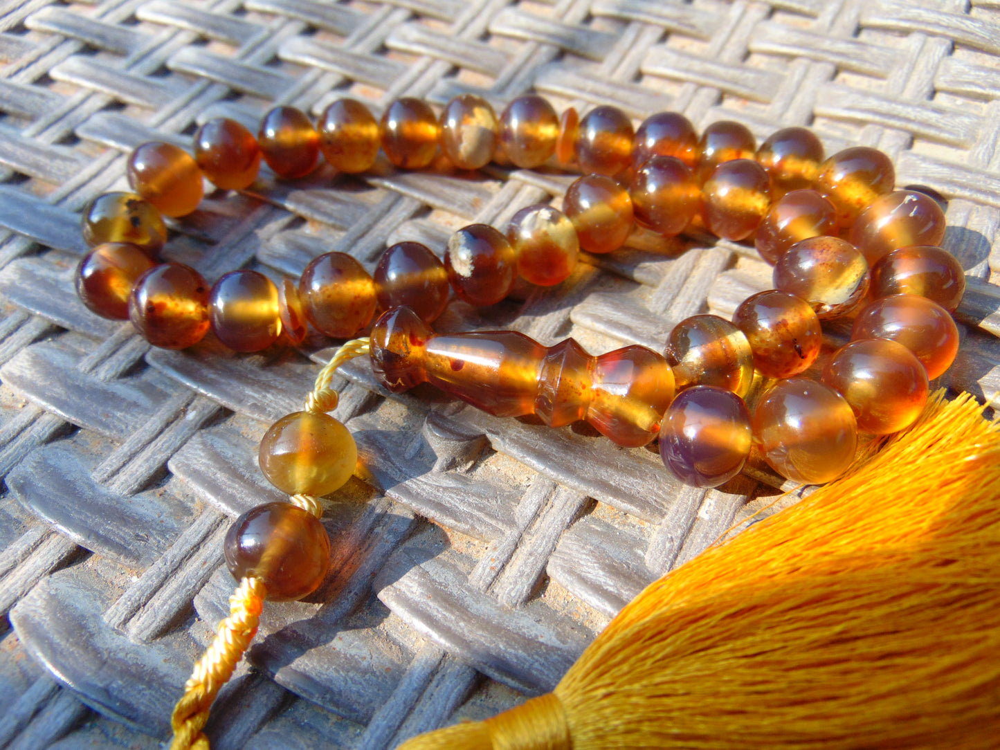 28 gr Hand Tasbih 33+2 Beads 10 mm Indonesian Yellow Bluish Amber for Healing TB10i7