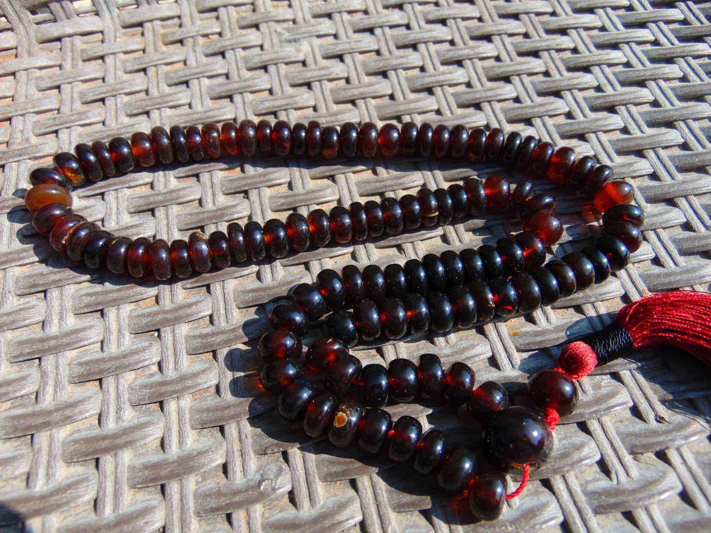 73 gram 108 Mala Buddha for Yoga and Meditation Indonesian Dark Red Amber for Healing M400