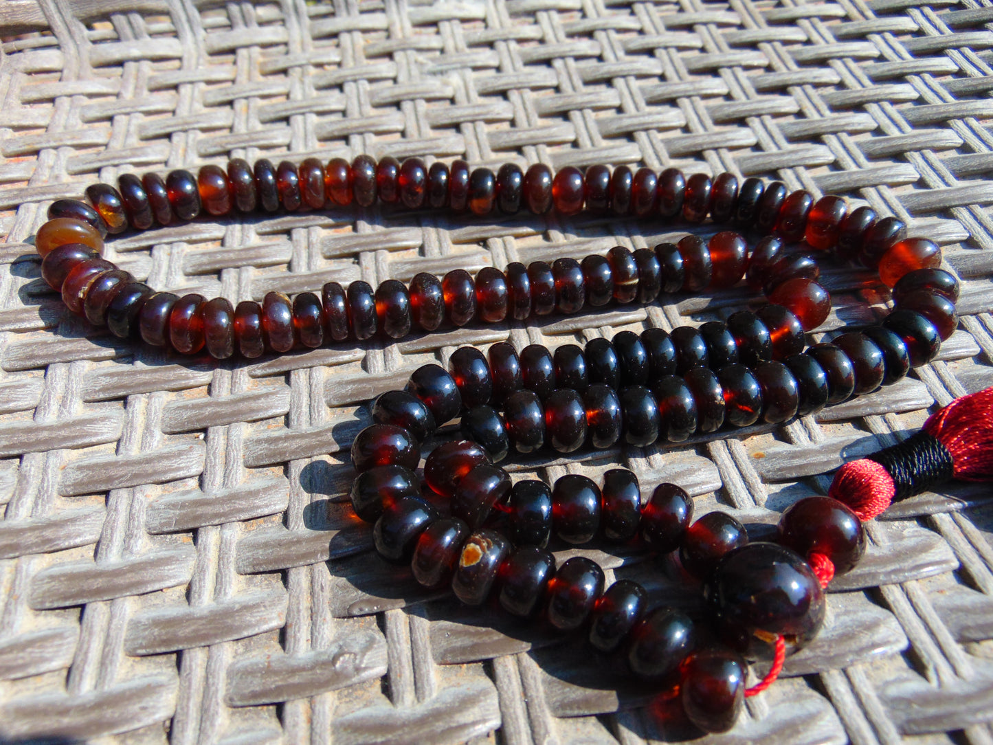 73 gram 108 Mala Buddha for Yoga and Meditation Indonesian Dark Red Amber for Healing M400