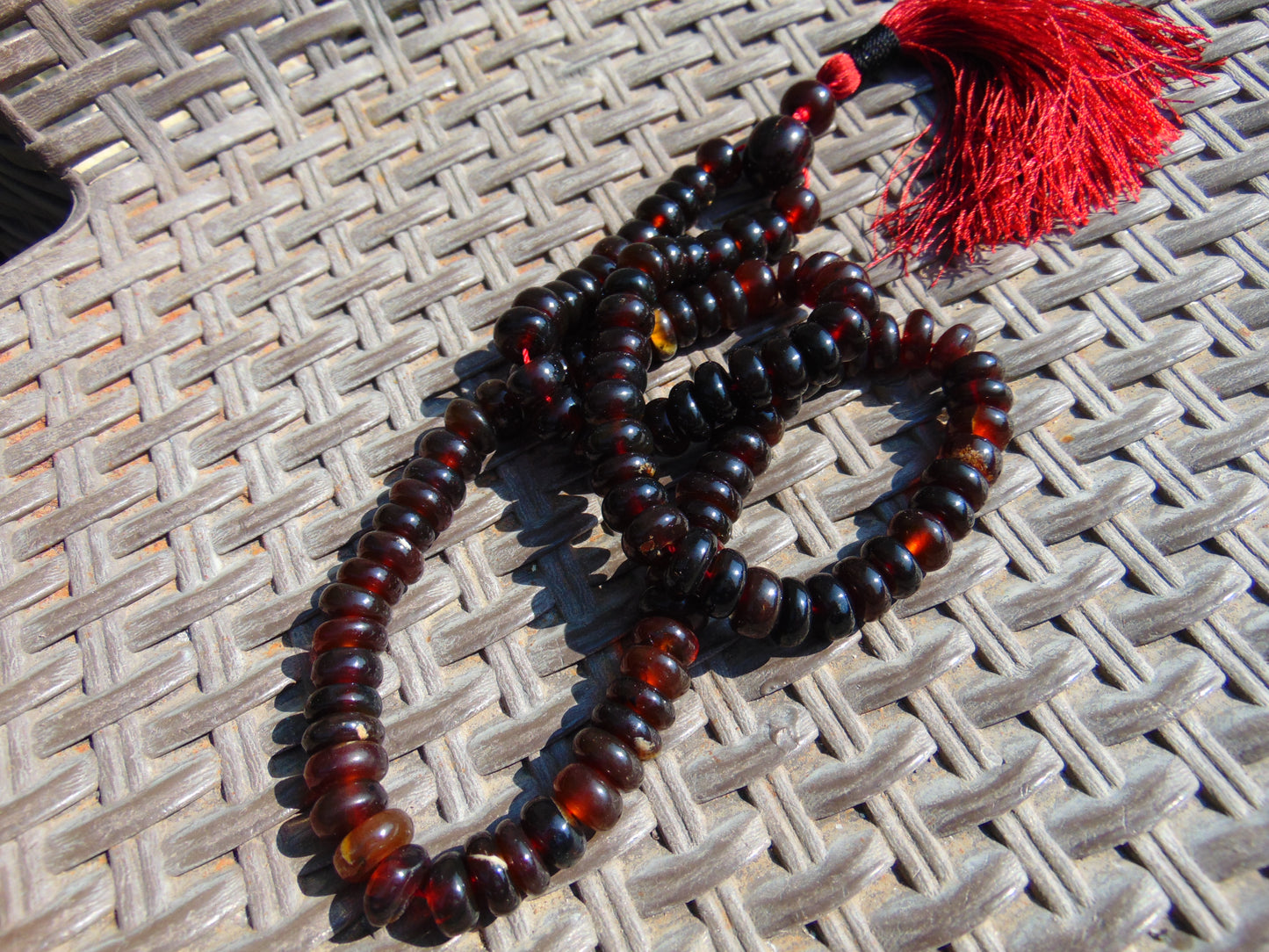 73 gram 108 Mala Buddha for Yoga and Meditation Indonesian Dark Red Amber for Healing M400
