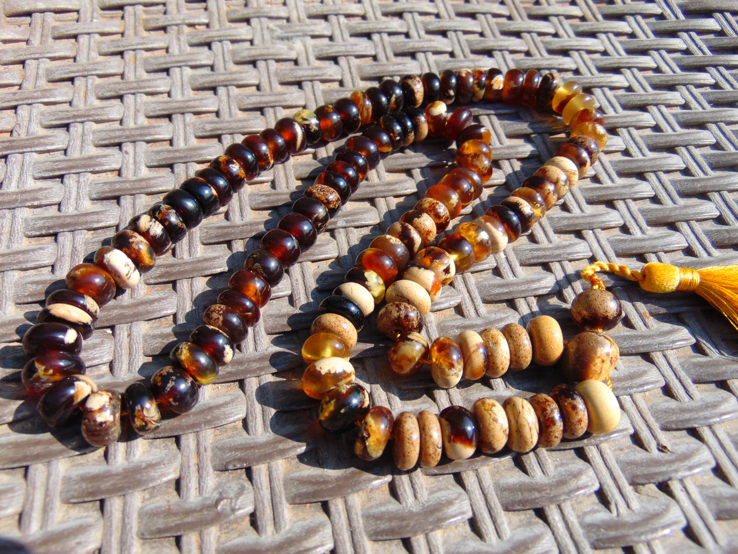 74 gram 108 Mala Buddha for Yoga and Meditation Indonesian White Amber for Healing M402