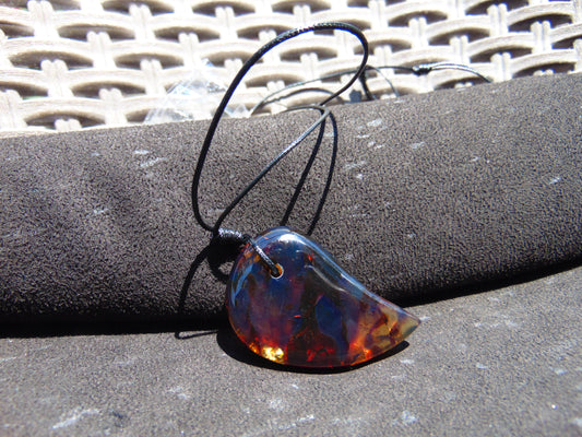 10 gr Comma Pendant Indonesian Blue Amber for Healing 25Y15