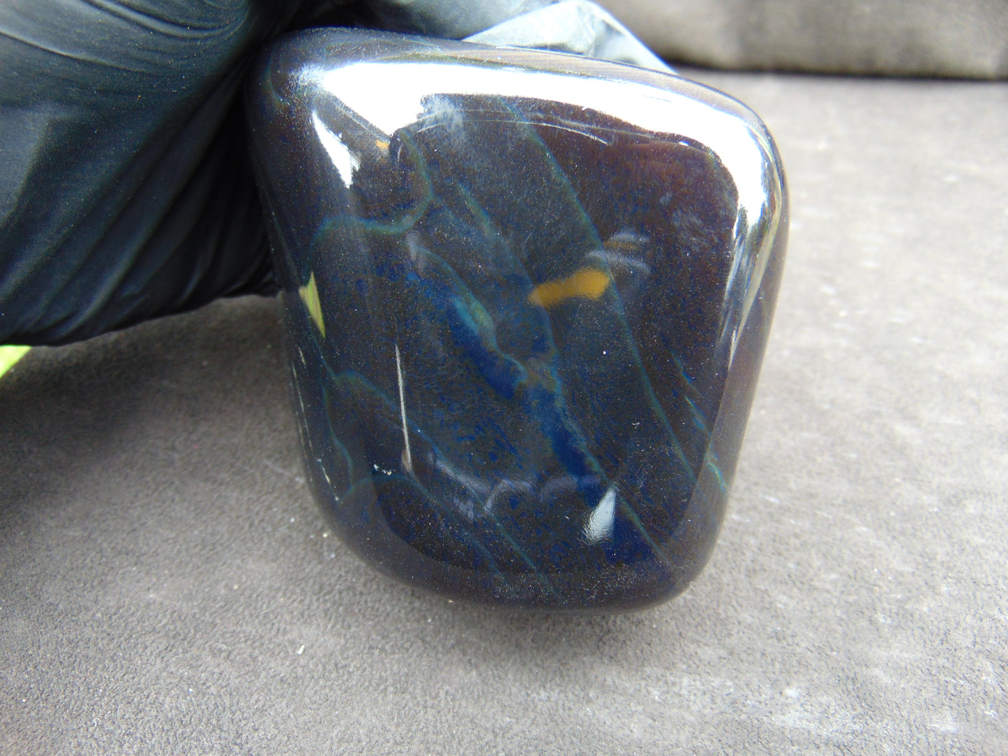 315 gram full polished 8x7x6 cm Indonesian Sumatra Dark Amber AR38