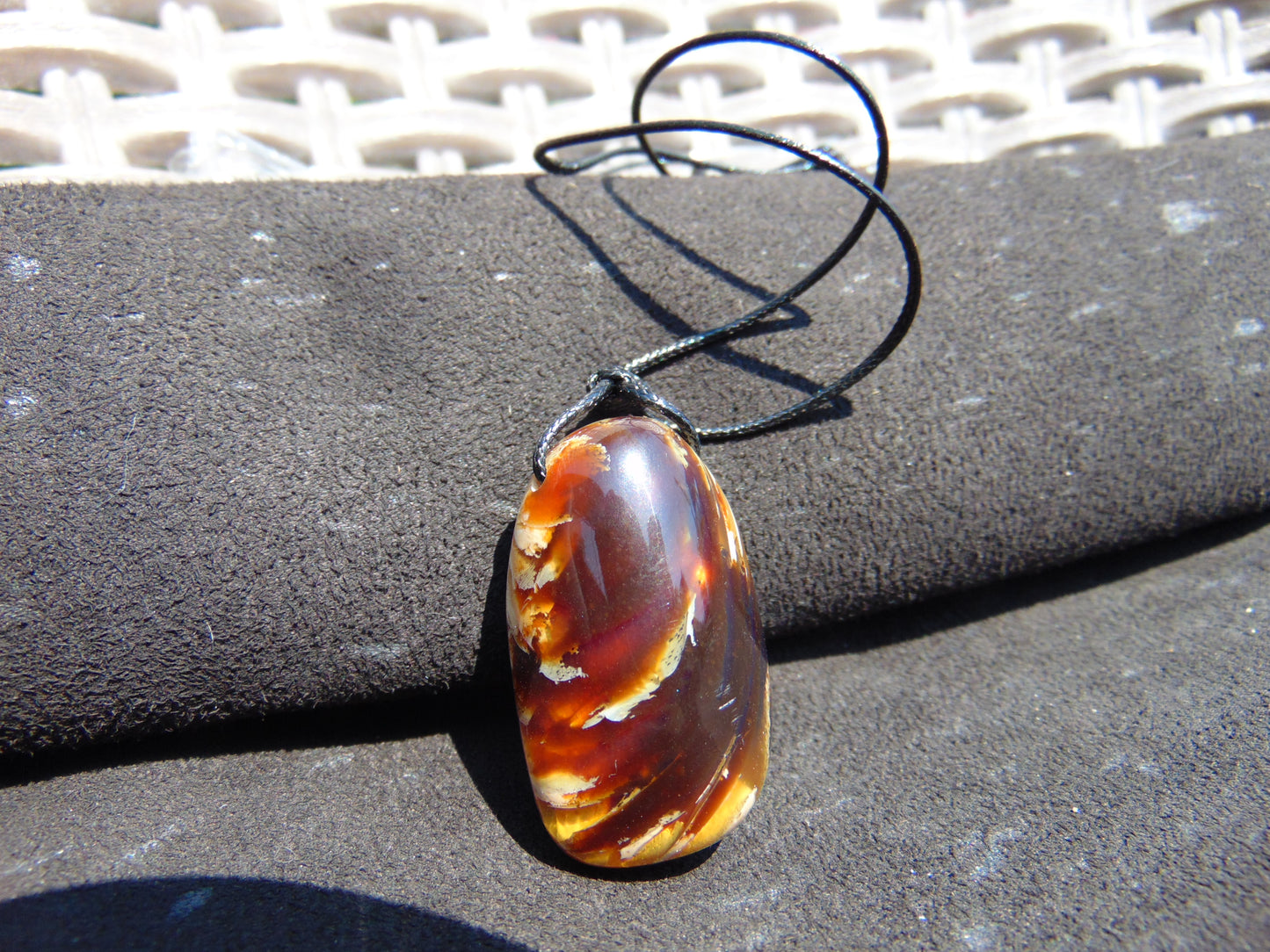 10 gr Pendant Indonesian white blue Amber for Healing Y3