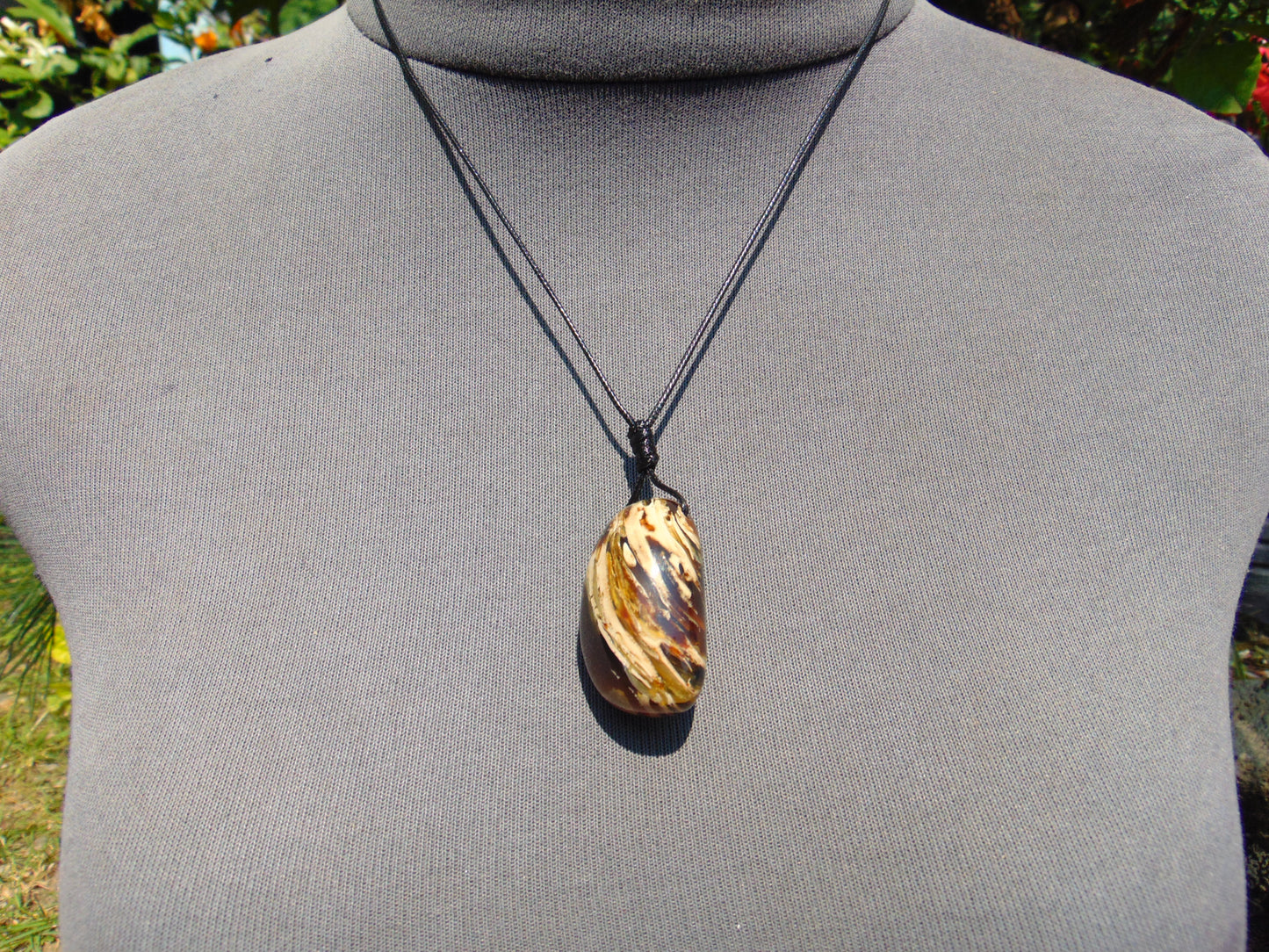 10 gr Pendant Indonesian white blue Amber for Healing Y3