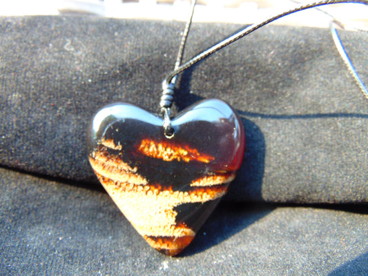10 gr Heart Pendant Indonesian Amber for Healing )26A204