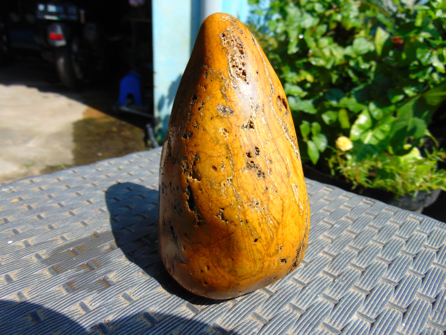 270 gram Polished Indonesia Yellow Fragrance Amber for Healing K706
