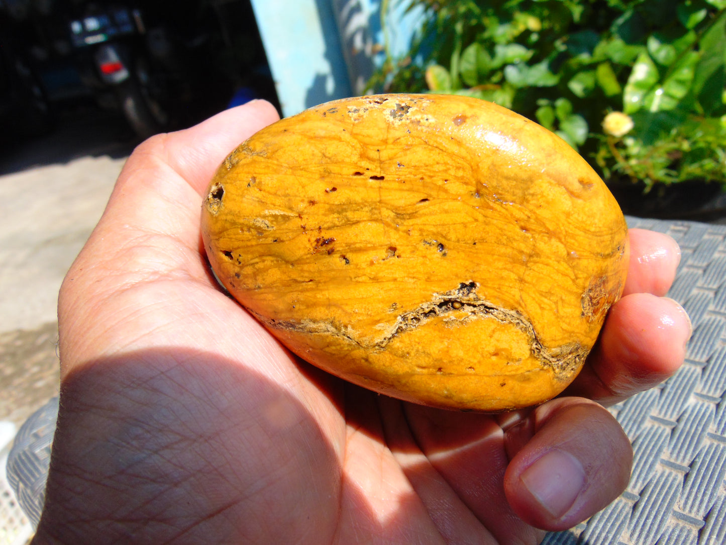 270 gram Polished Indonesia Yellow Fragrance Amber for Healing K706