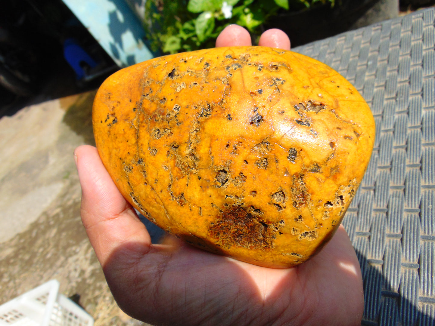 270 gram Polished Indonesia Yellow Fragrance Amber for Healing K706