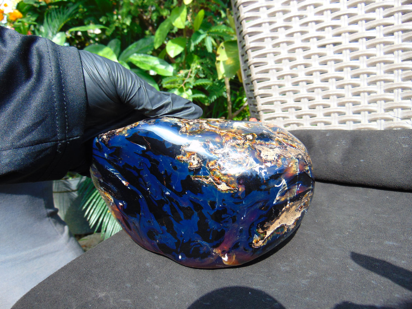 607 gram Full polished Indonesian Black Blue Amber for Healing AR128